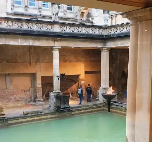 Ecos del Pasado: Un Viaje por la Trilogía del Patrimonio Británico Termas romanas de Bath